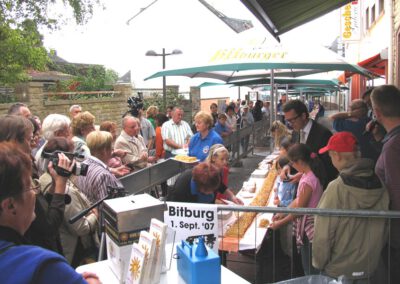 Längster Apfelstrudel Deutschlands Rekordversuch in Bitburg