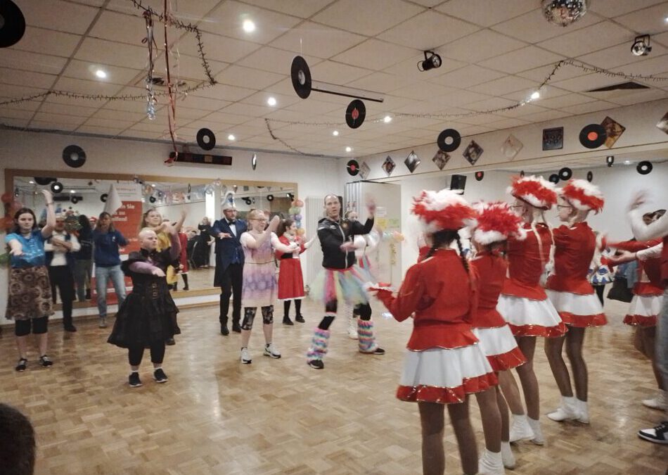 Dancing Queens beim Prinzenempfang des Bitburger Kinderprinzenpaares